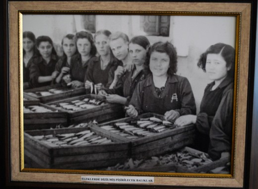 Alaeddin Konserve - Fabrikada Çalışan Genç Kızlar