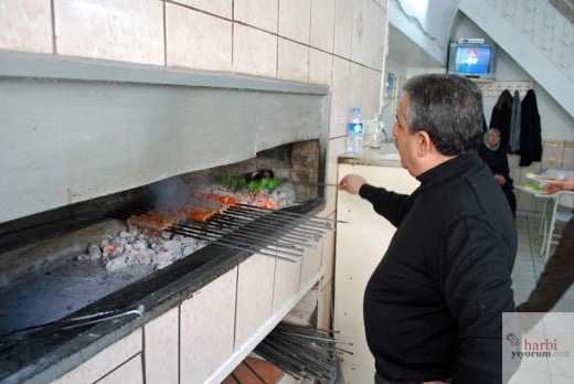 kebabci-rido-grilling-the-kebabs-mardin-turkey