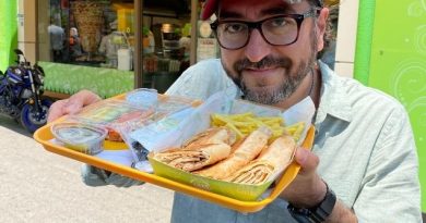 Aksaray’da En İyi Suriye Usulü Tavuk Döner (Şavurma) Nerede Yenir? Anas Chicken, Aksaray, Fatih, İstanbul Aksaray’da En İyi Suriye Usulü Tavuk Döner (Şavurma) Nerede Yenir? Anas Chicken, Aksaray, Fatih, İstanbul