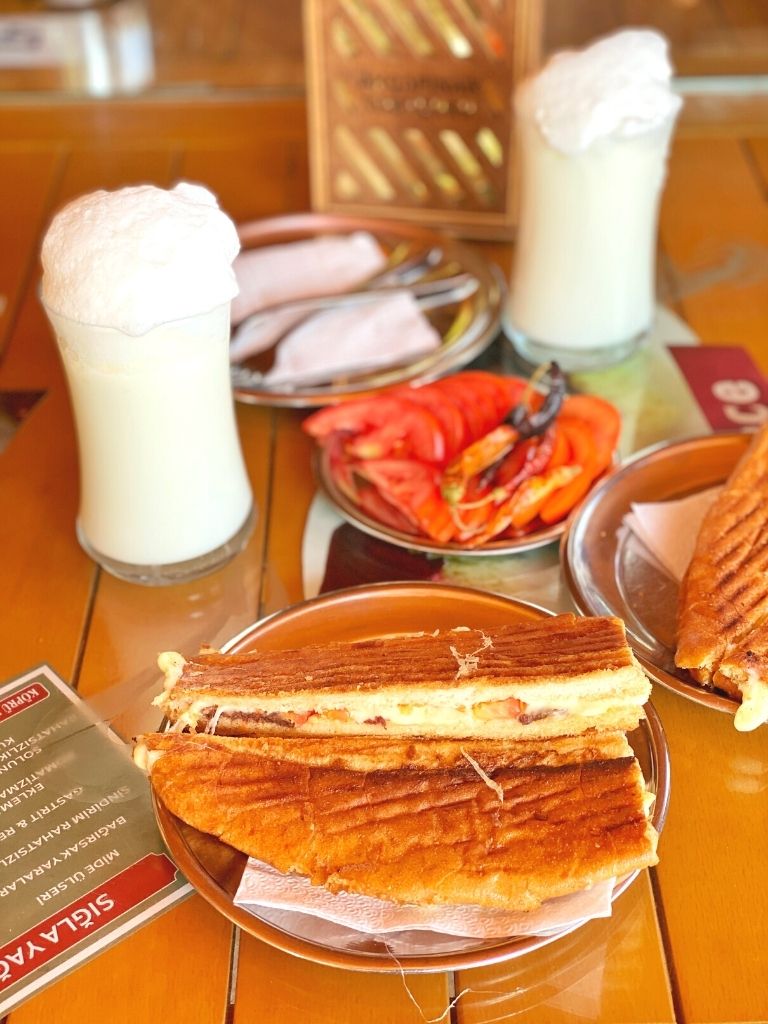 Akçapınar Tostçusu’nun ahşap mekânı