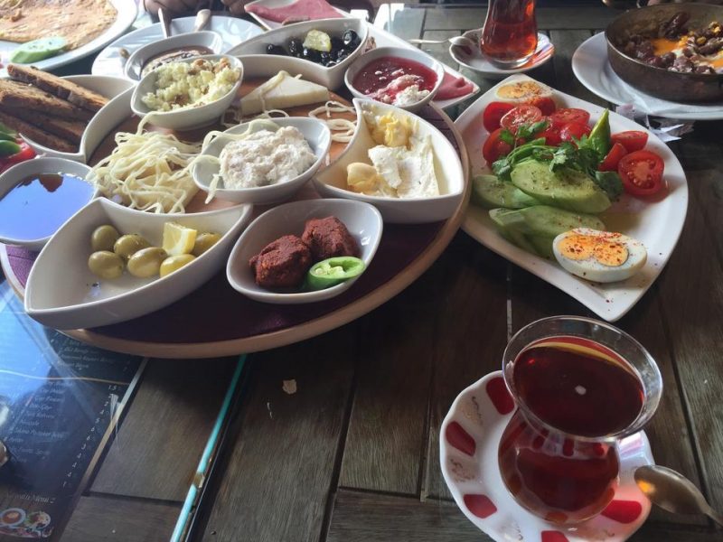 Ali Kaptan – İzmir kahvaltı sofrası