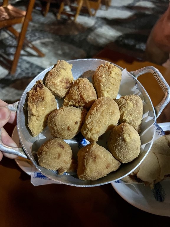 Boa Praça Ipanema’da küçük metal sepette servis edilen minik coxinha’lar
