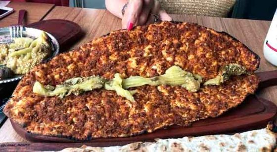 Cevizli Lahmacun Nasıl Yapılır?