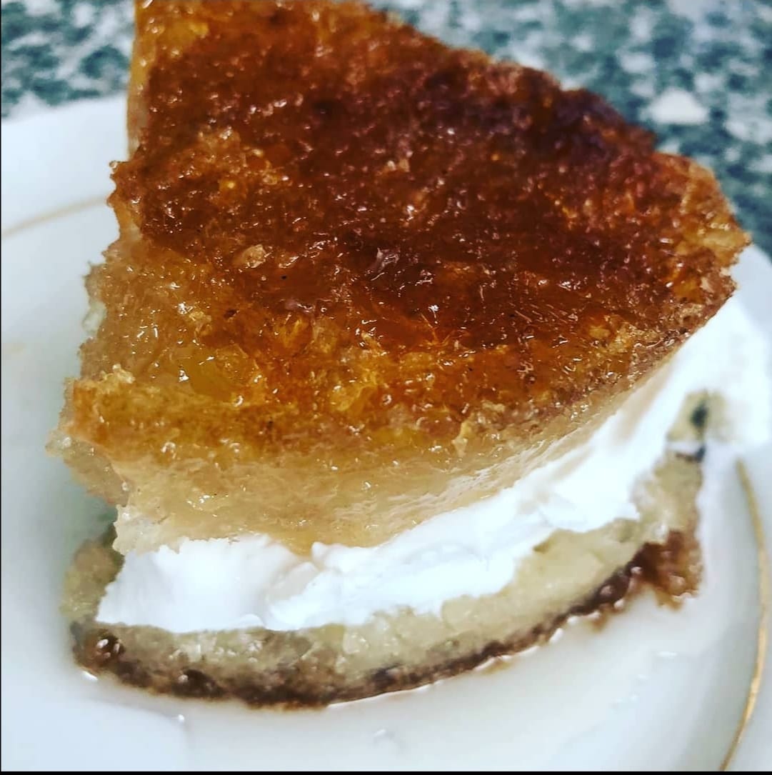Nurzade’de arasına kaymak konmuş ekmek kadayıfı