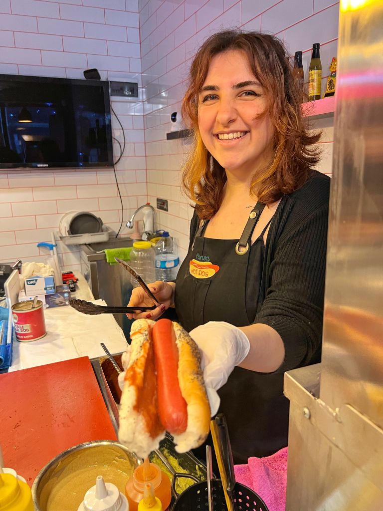 faruks-hot-dog-sosisli-sandvic-bufesi-kadikoy