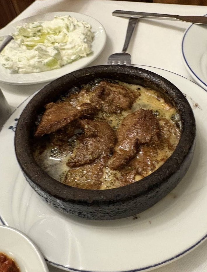 Hatay Restaurant Bostancı’da güveçte yaprak ciğer