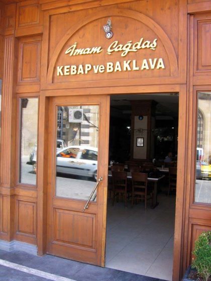 İmam Çağdaş Baklava ve Kebap salonu Girişi