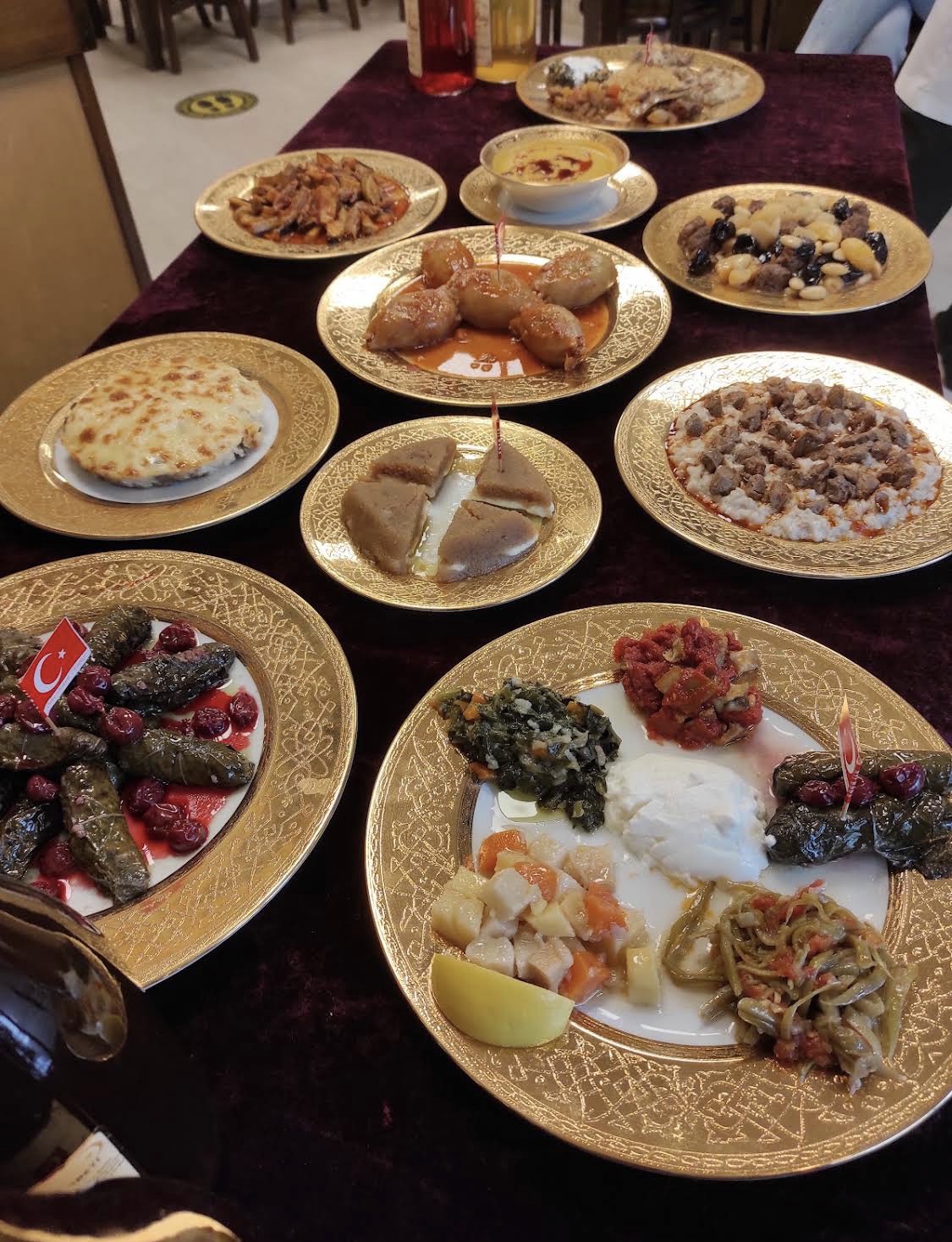 Tarihi Güler Köfte’de geleneksel Türk yemekleri