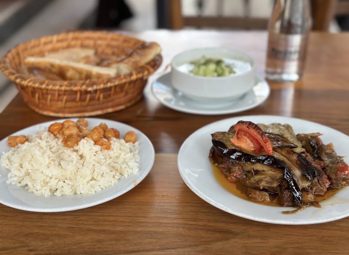 Tarihi Şen Lokantası’nda yemek ve pilav