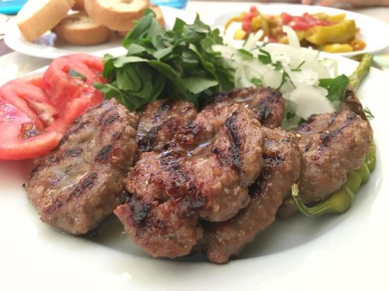 İzmir'de en iyi köfte nerede yenir? B,izim Köfteci Hidayet