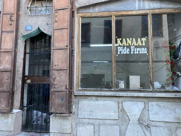 Afyon Kasaplar Çarşısı’ndaki Kanaat Pide Fırını’nın cephesi