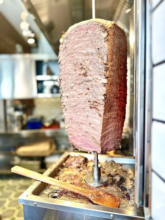 Kasabım Döner Caddebostan’da şişte et döner