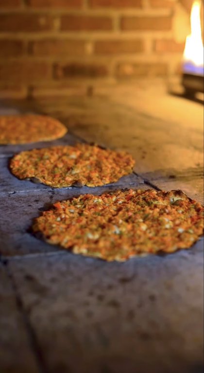 Köşebaşı Levent fırında lahmacun