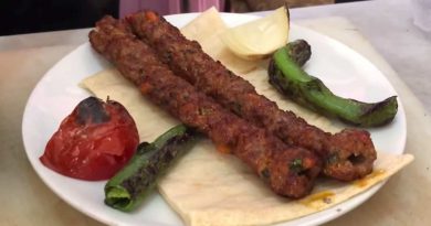 SATIR VE ŞİŞİN DÜELLOSU (Mardin Kebabı Nasıl Yapılır – Yusuf Usta) SATIR VE ŞİŞİN DÜELLOSU (Mardin Kebabı Nasıl Yapılır – Yusuf Usta)