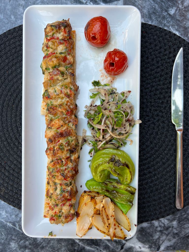 menekse-kebap-tabakta-servis