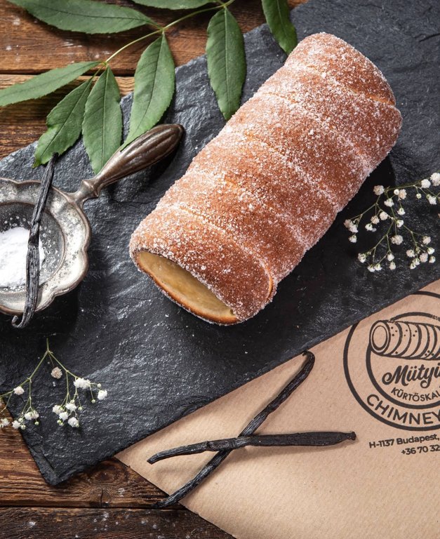 Mütyür Kürtőskalács’ın şeker kaplı, içi boş chimney cake’i