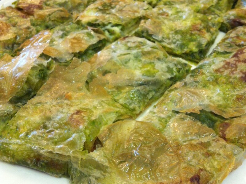 Orkide Pastanesi’nde Antep fıstıklı, dilimlenmiş katmer