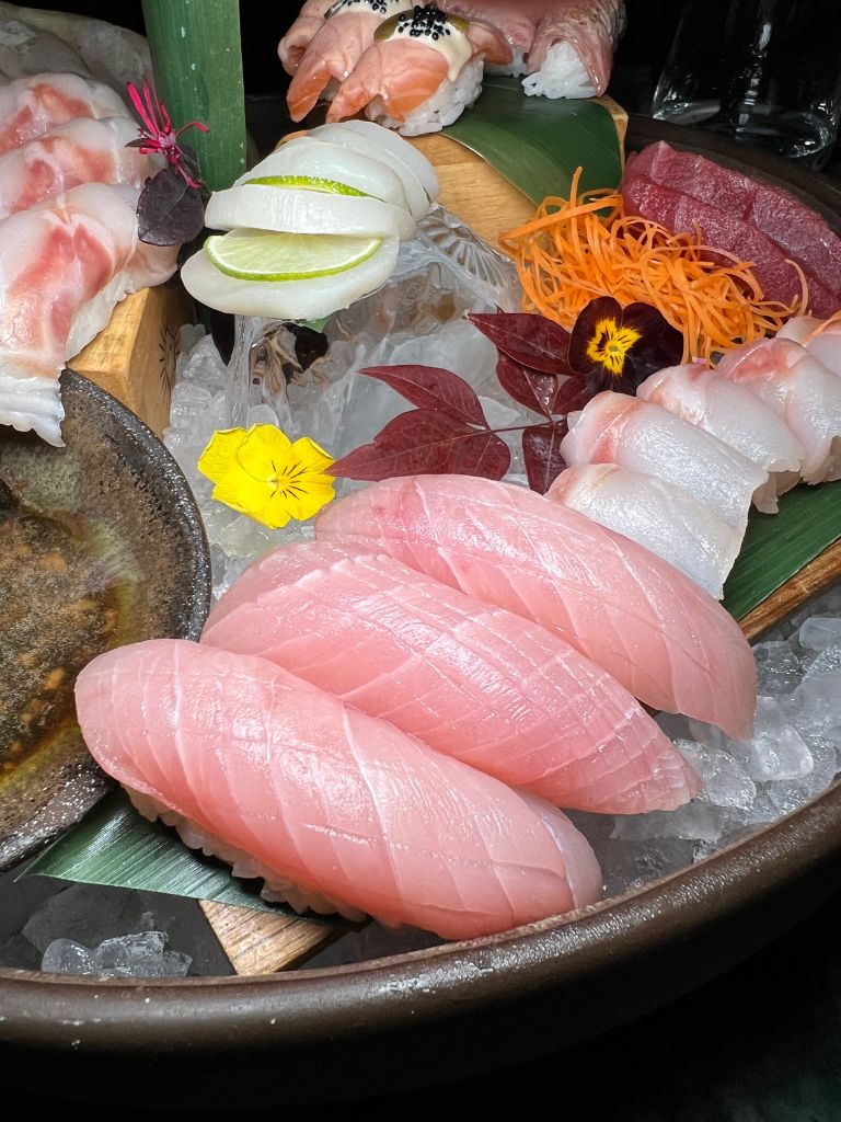 sashimi-ve-nigiri-tabagi-inari-piku