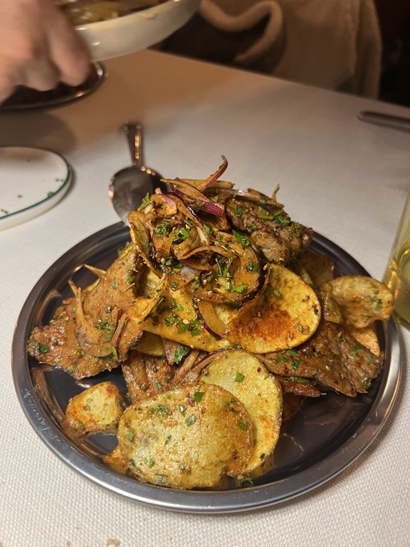 Son Lokanta Arnavut ciğeri, patates ve soğan