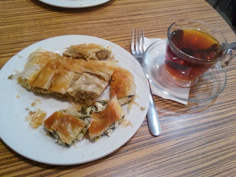 Tarihi Kemeraltı Börekçisi İzmir – börek