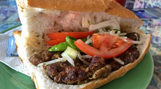 Üsküdar’da En iyi Ekmek Arası Köfte Nerede Yenir?